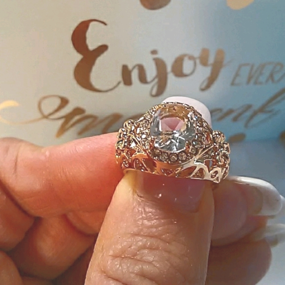 Simulated Diamond Ring Sz 7 Gold tone Wedding Engagement Friends Cocktail‎ Party